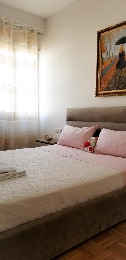 City Center Cute And Comfy Apartment - Ajia Apartments Tiranë Luaran gambar