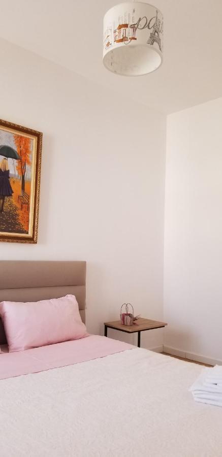 City Center Cute And Comfy Apartment - Ajia Apartments Tiranë Luaran gambar