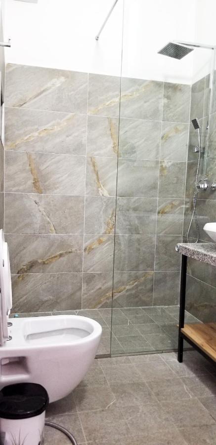 City Center Cute And Comfy Apartment - Ajia Apartments Tiranë Luaran gambar