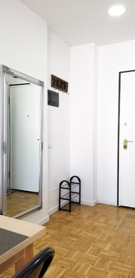 City Center Cute And Comfy Apartment - Ajia Apartments Tiranë Luaran gambar