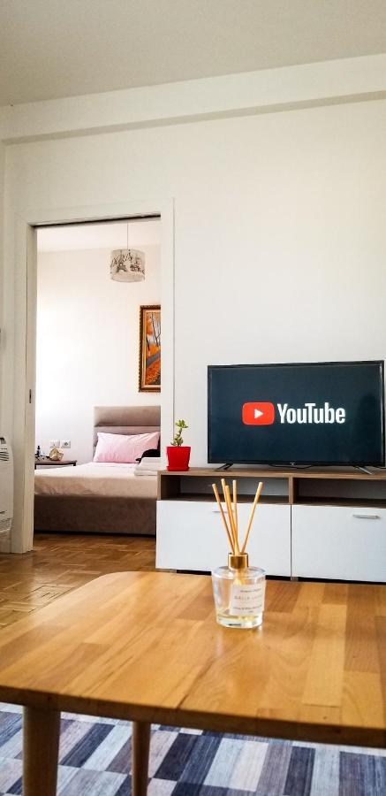 City Center Cute And Comfy Apartment - Ajia Apartments Tiranë Luaran gambar