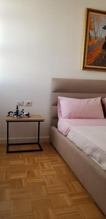 City Center Cute And Comfy Apartment - Ajia Apartments Tiranë Luaran gambar