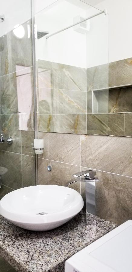 City Center Cute And Comfy Apartment - Ajia Apartments Tiranë Luaran gambar