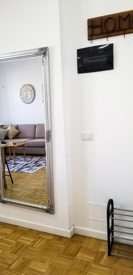 City Center Cute And Comfy Apartment - Ajia Apartments Tiranë Luaran gambar