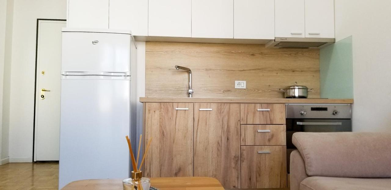 City Center Cute And Comfy Apartment - Ajia Apartments Tiranë Luaran gambar