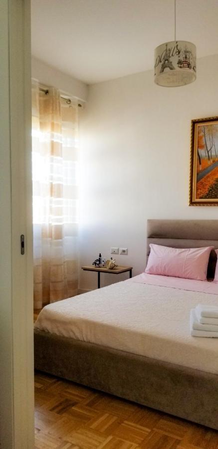 City Center Cute And Comfy Apartment - Ajia Apartments Tiranë Luaran gambar
