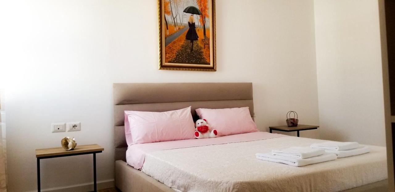 City Center Cute And Comfy Apartment - Ajia Apartments Tiranë Luaran gambar