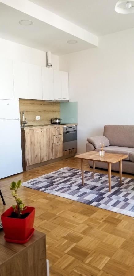 City Center Cute And Comfy Apartment - Ajia Apartments Tiranë Luaran gambar