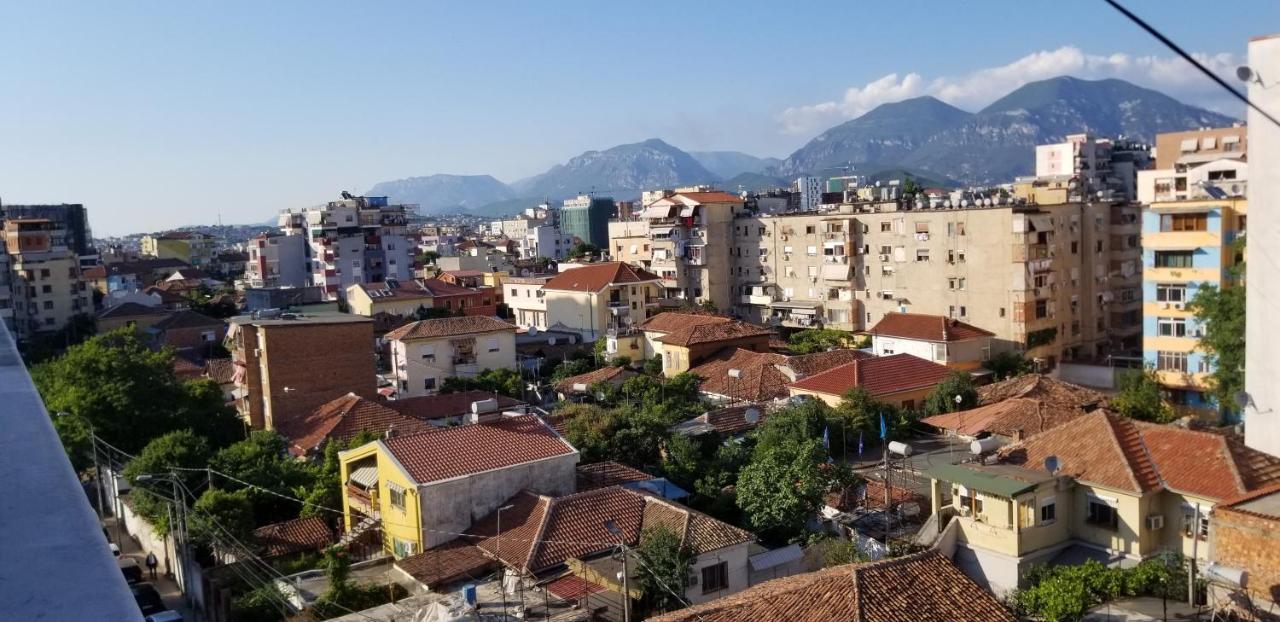 City Center Cute And Comfy Apartment - Ajia Apartments Tiranë Luaran gambar