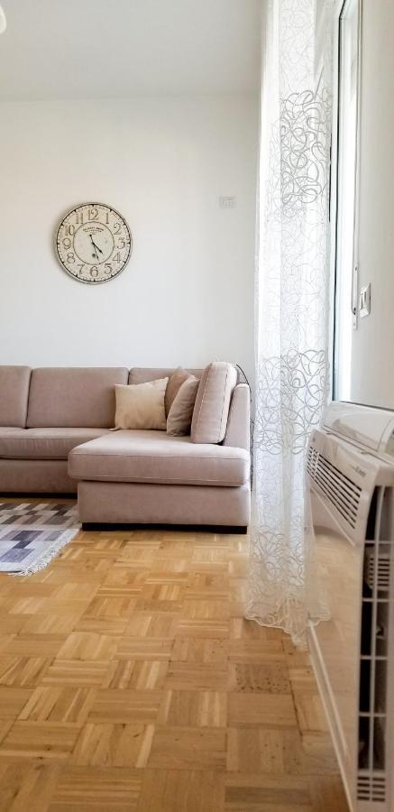 City Center Cute And Comfy Apartment - Ajia Apartments Tiranë Luaran gambar