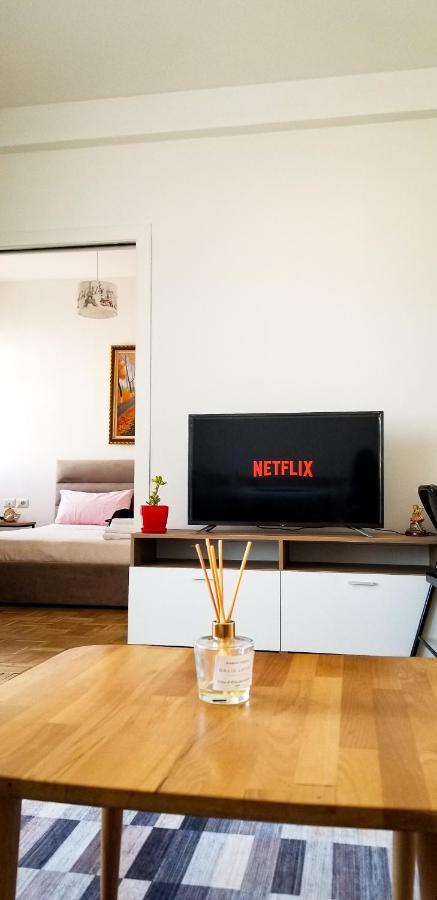 City Center Cute And Comfy Apartment - Ajia Apartments Tiranë Luaran gambar