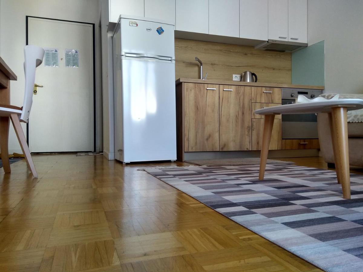 City Center Cute And Comfy Apartment - Ajia Apartments Tiranë Luaran gambar