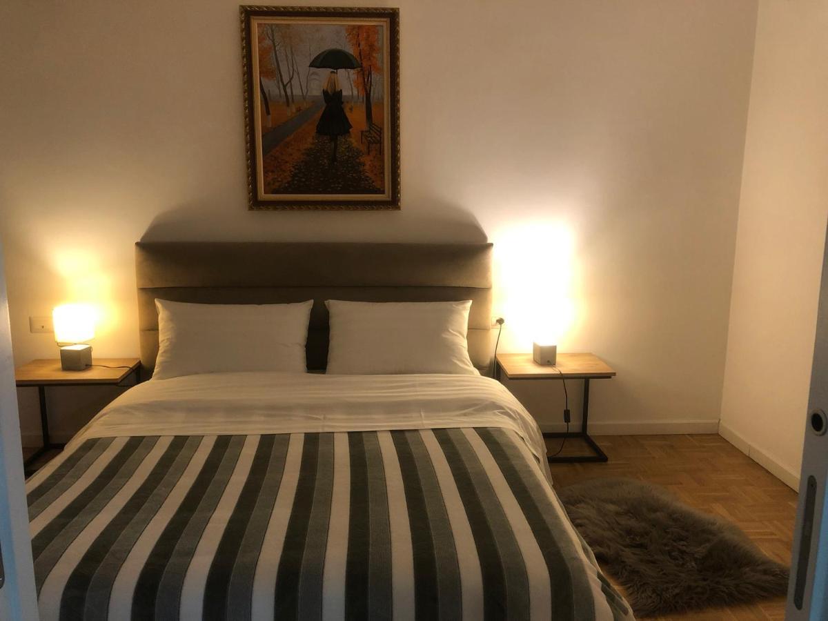 City Center Cute And Comfy Apartment - Ajia Apartments Tiranë Luaran gambar